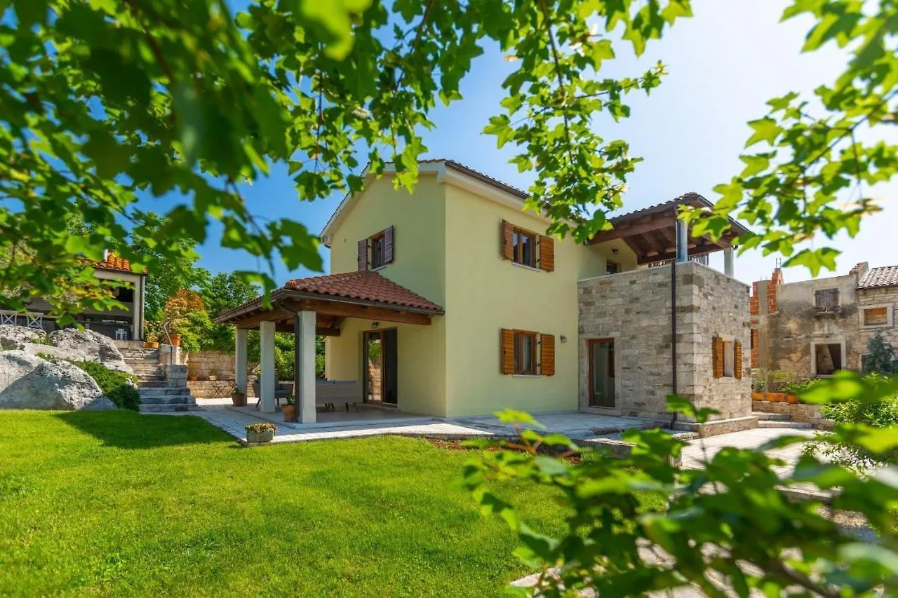 Family Casa Ida With Pool And Grill In Groznjan Croatia