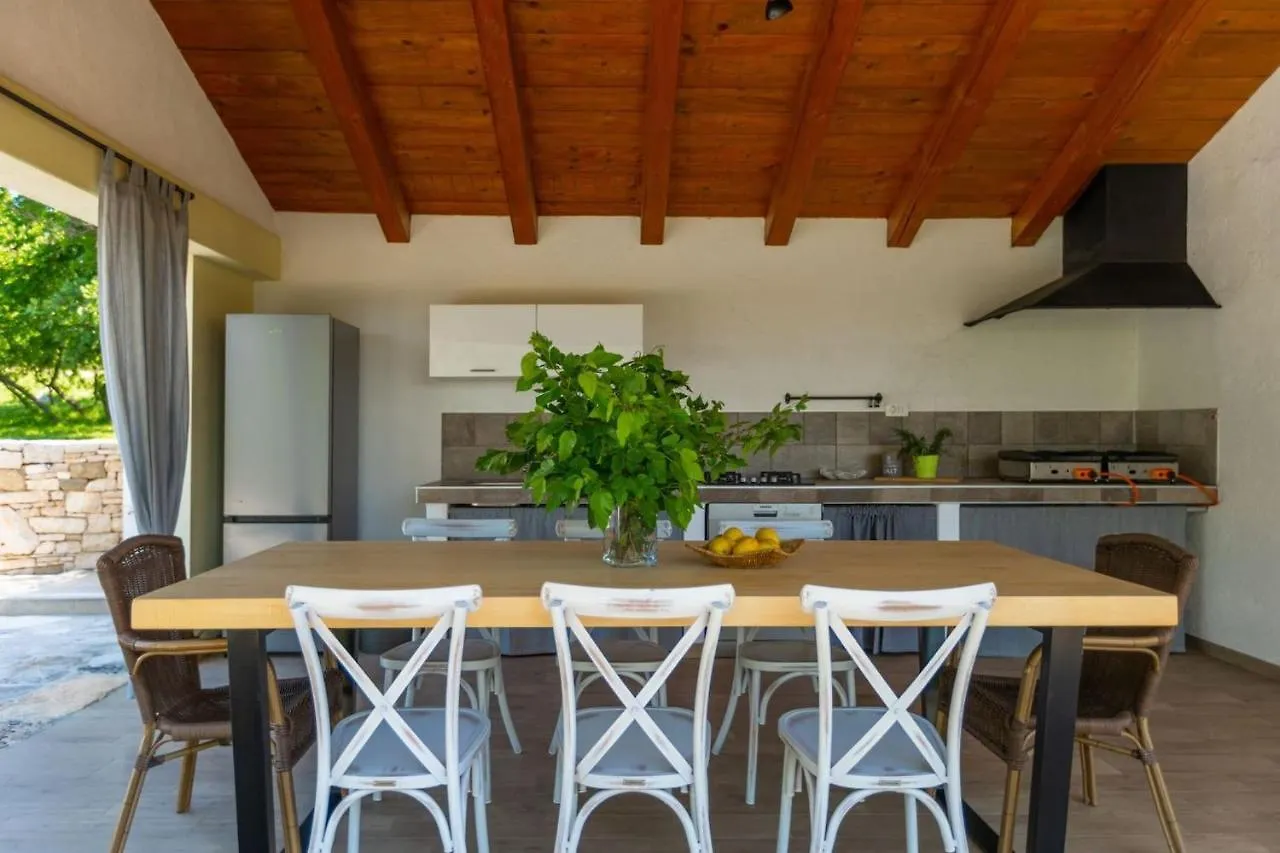 Family Casa Ida With Pool And Grill In Groznjan